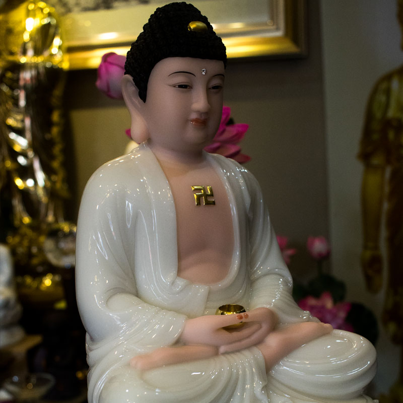 Tượng Phật Bổn Sư bằng đá