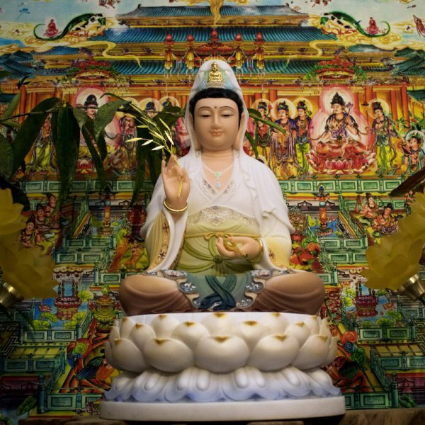 Tượng Phật Bà Quan Âm Màu Khoáng Bằng Bột Đá