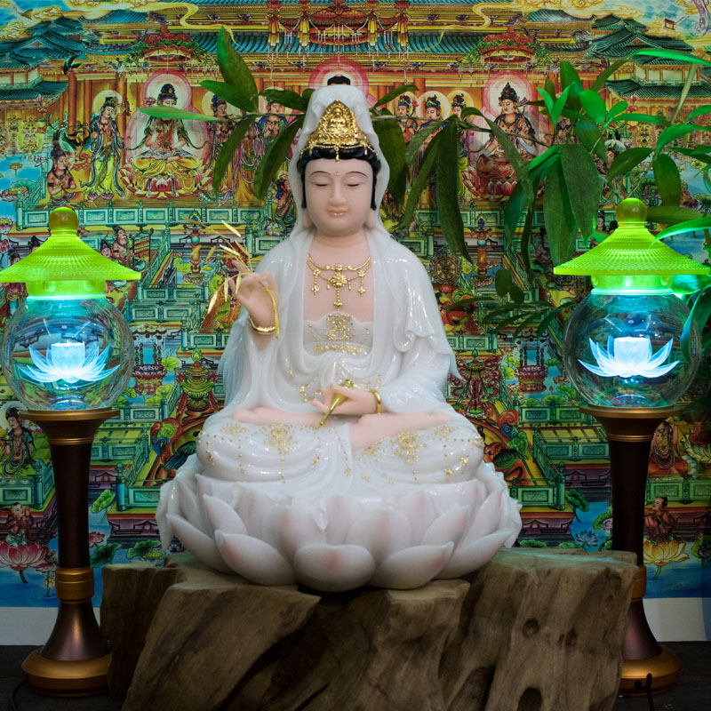 Tượng Phật Mẹ Quan Âm ngồi đá khoáng trắng y áo điểm vàng