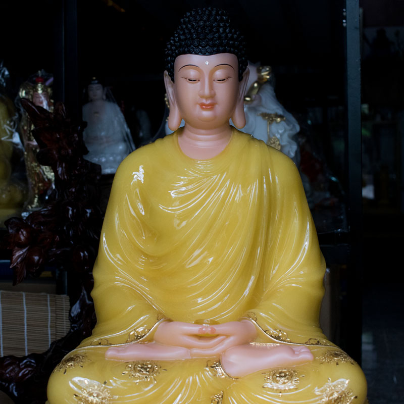 Tượng Phật Thích Ca Ngồi màu vàng