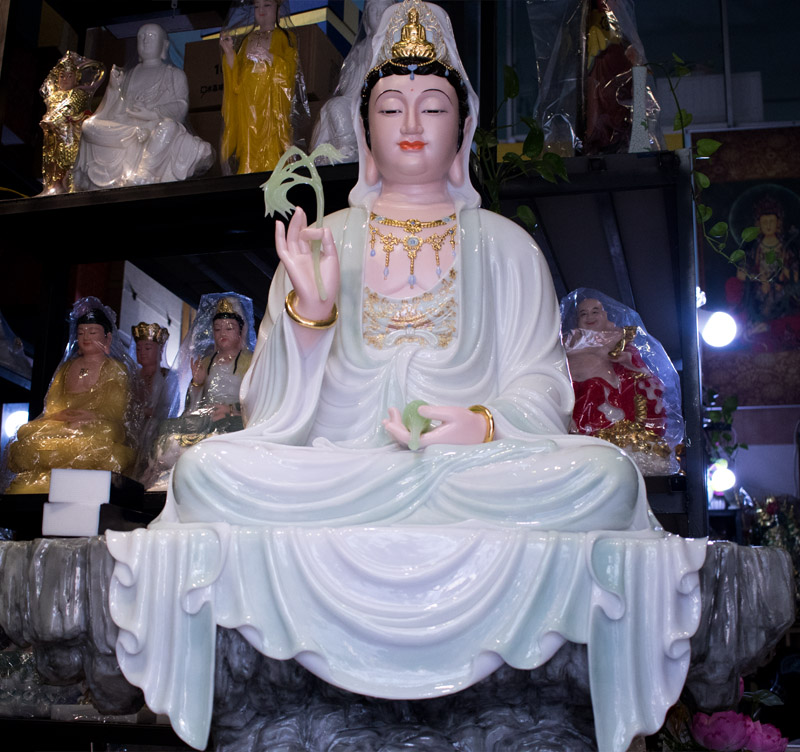tượng Phật Bà Quan Âm tự tại bột đá ngọc thiên thanh
