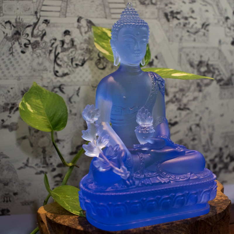 Tượng Phật Dược Sư bằng luu ly màu xanh dương