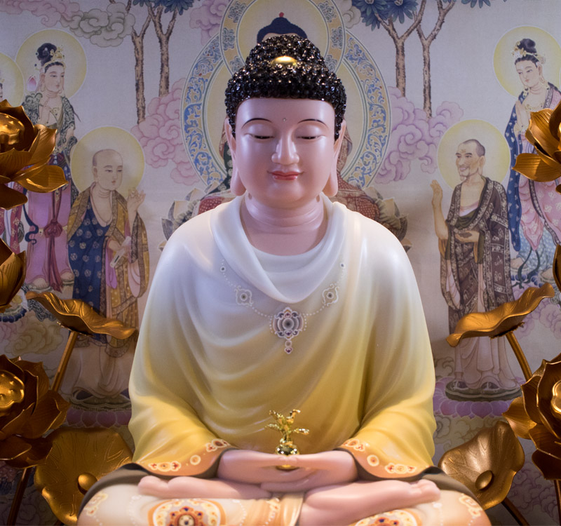 Tượng Phật Dược Sư Cao Cấp Bằng Bột Đá, Áo Gấm, Đế Sen Mạ Vàng