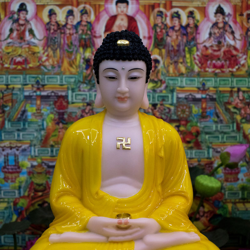 Tượng Phật Thích Ca Màu Vàng Bột Đá đẹp