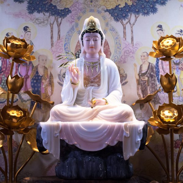 Tượng Phật Quan Âm Ngồi Phiến Đá Tự Tại
