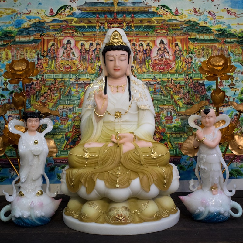 Tượng Phật Bà Quan Âm Bồ Tát màu vàng