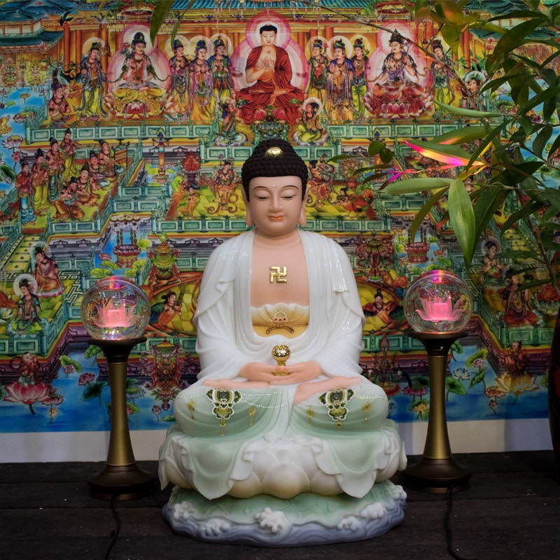 Tượng Phật A Di Đà y áo gấm
