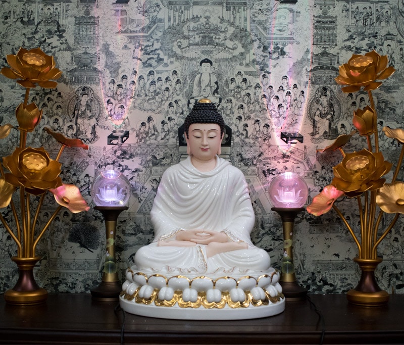 Tượng Phật Thích Ca bằng sứ trắng