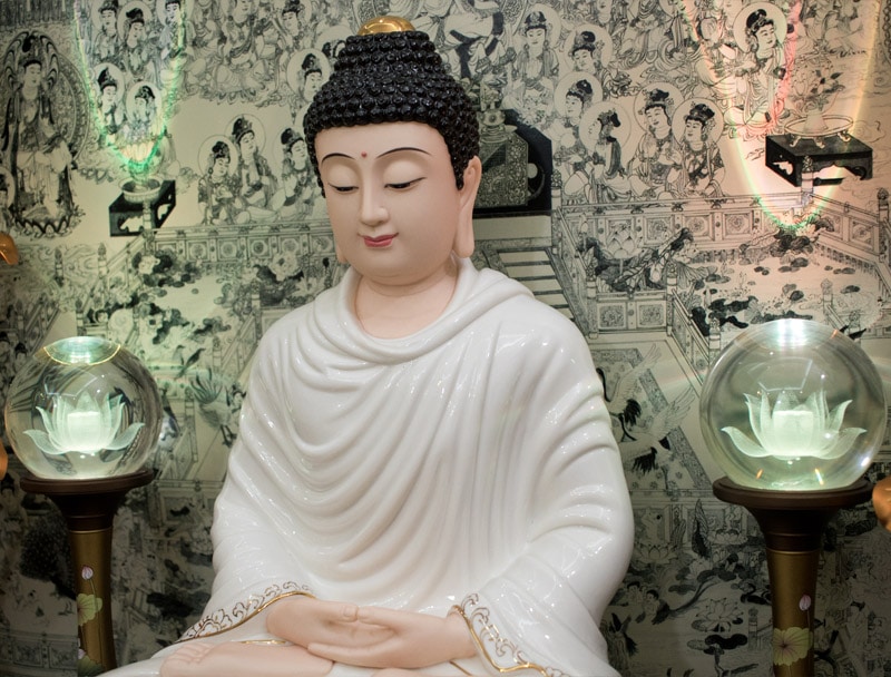 Tượng Phật Thích Ca sứ trắng đẹp