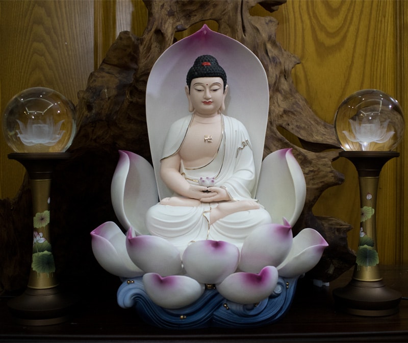 Tượng Phật A Di Đà bằng sứ nghệ thuật ngồi trên hoa sen 42cm