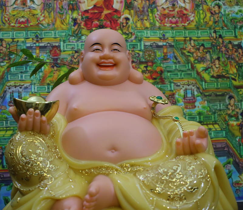 Tượng Phật Di Lặc cười tươi bằng thạch anh